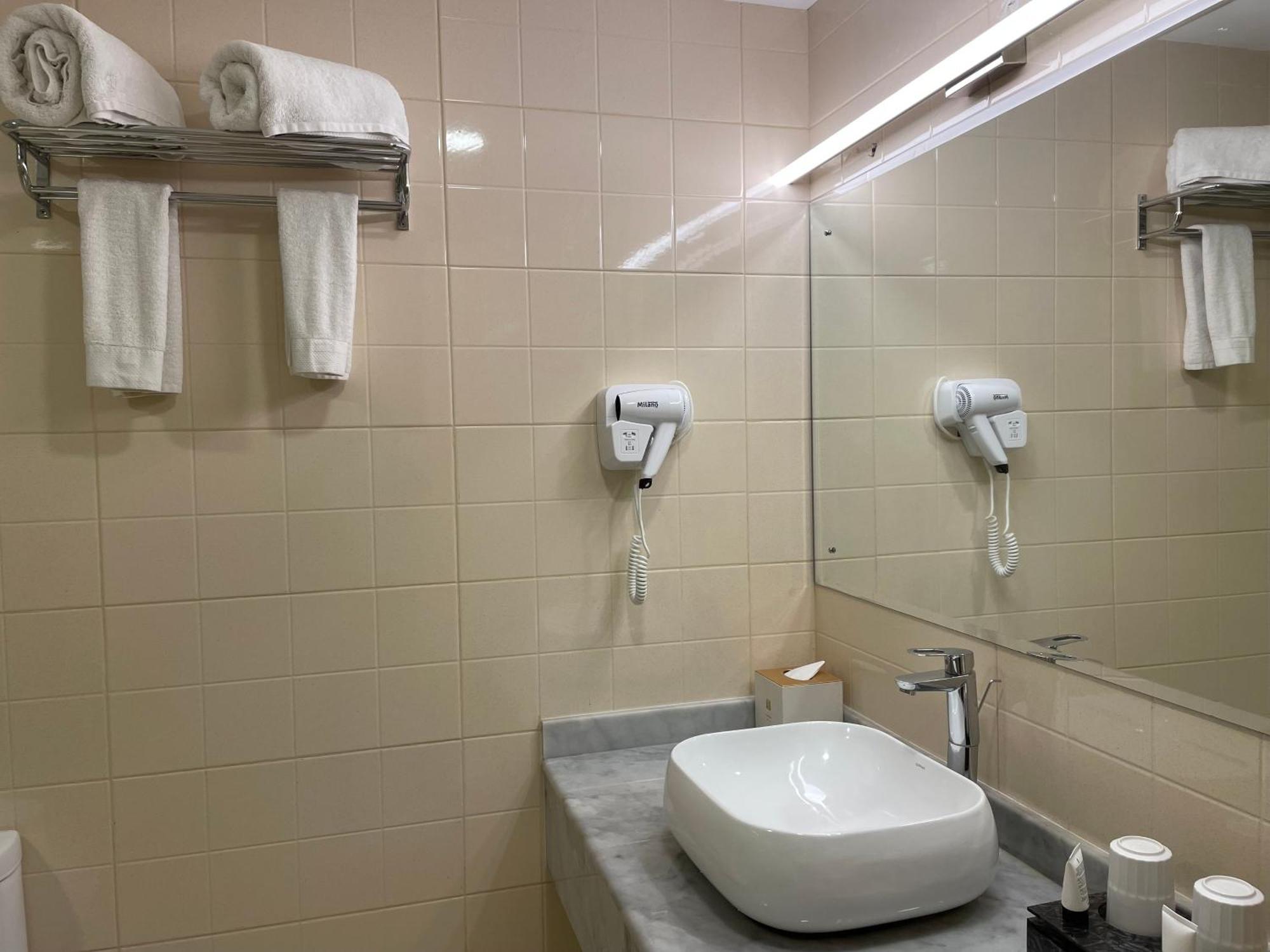 Season Inn Hotel Barka Eksteriør bilde